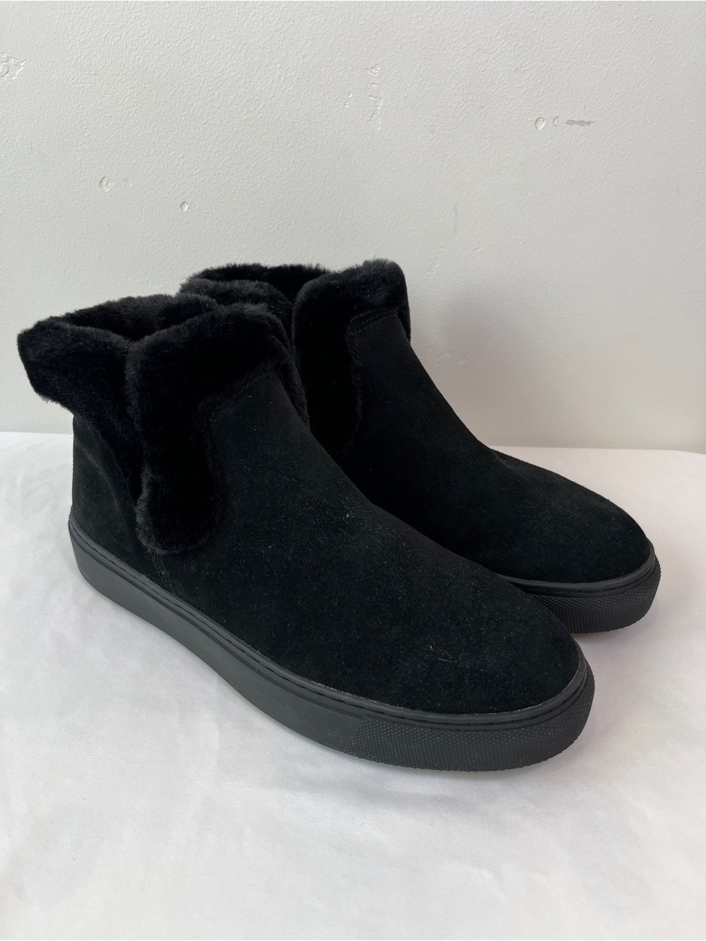 Cougar Duffy Black Suede Faux Fur Waterproof Ankle Boots Booties Womens Size 10